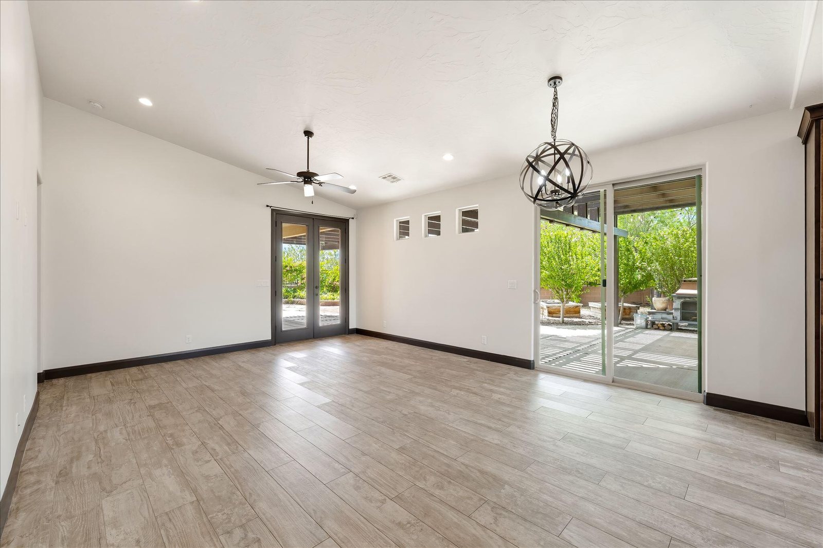 Spacious great room — 313 W Peridot Dr, Washington, UT 84780