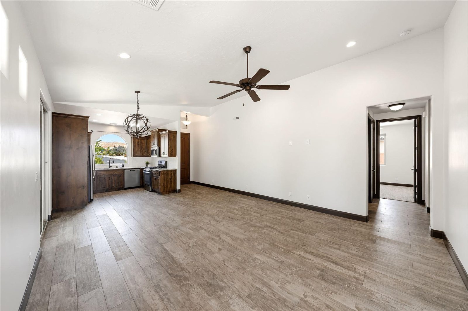 Dining with natural light — 313 W Peridot Dr, Washington, UT 84780