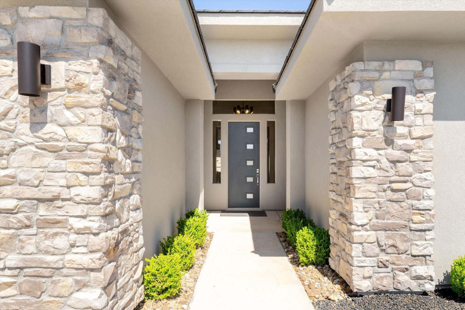 Striking stone-accented entry — 460 S Bracciano Dr, St. George, UT 84770