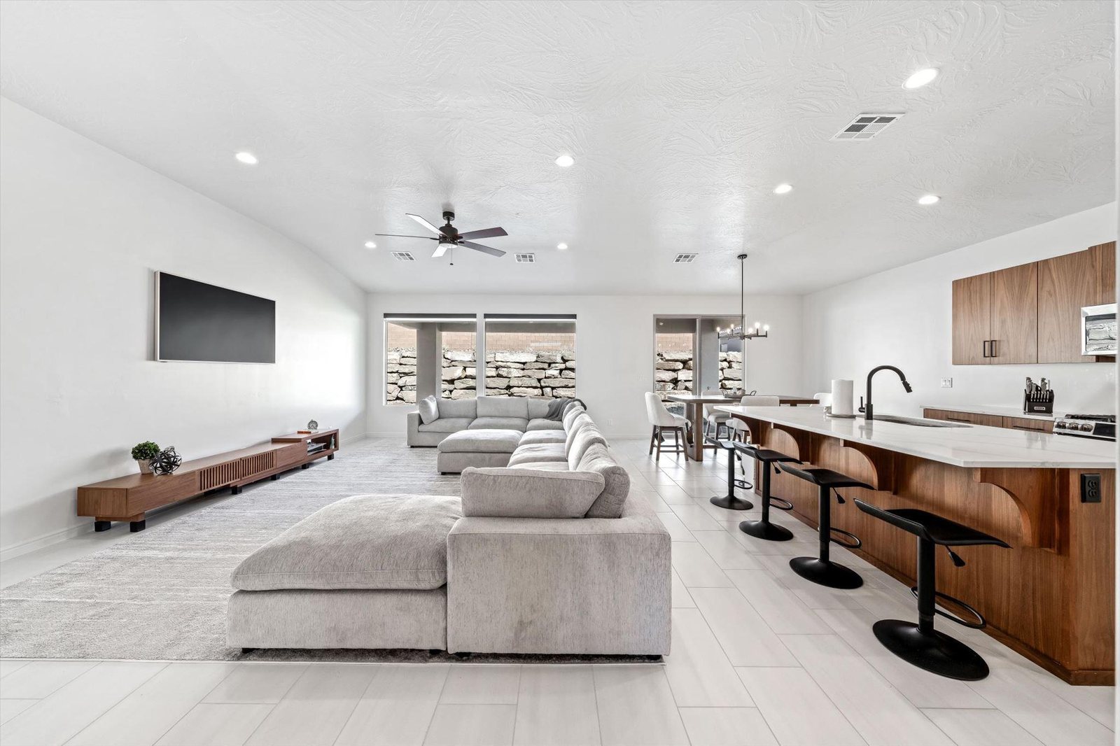 Open-concept great room — 460 S Bracciano Dr, St. George, UT 84770