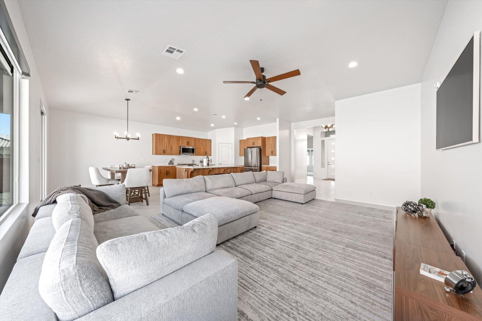 Bright, modern living space — 460 S Bracciano Dr, St. George, UT 84770
