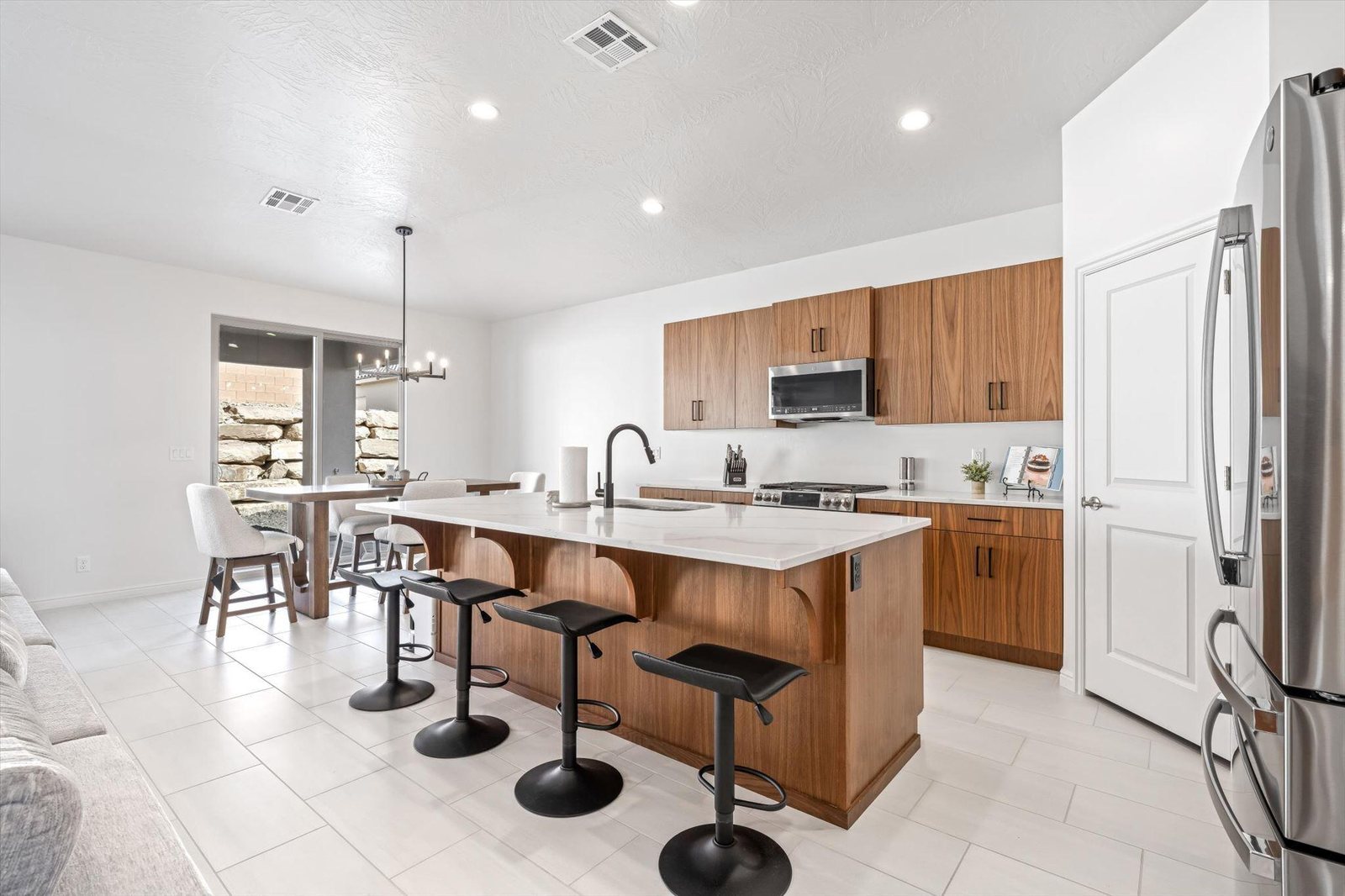 Chef's kitchen with quartz & island — 460 S Bracciano Dr, St. George, UT 84770