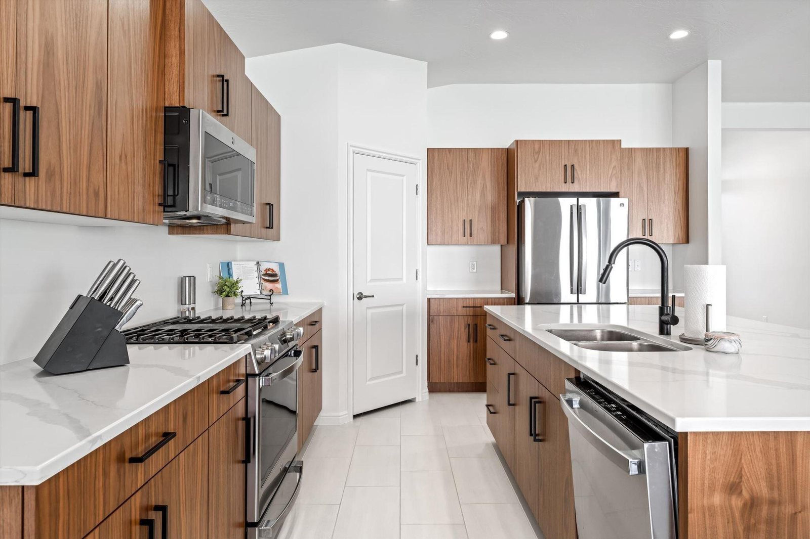 Premium stainless appliances — 460 S Bracciano Dr, St. George, UT 84770