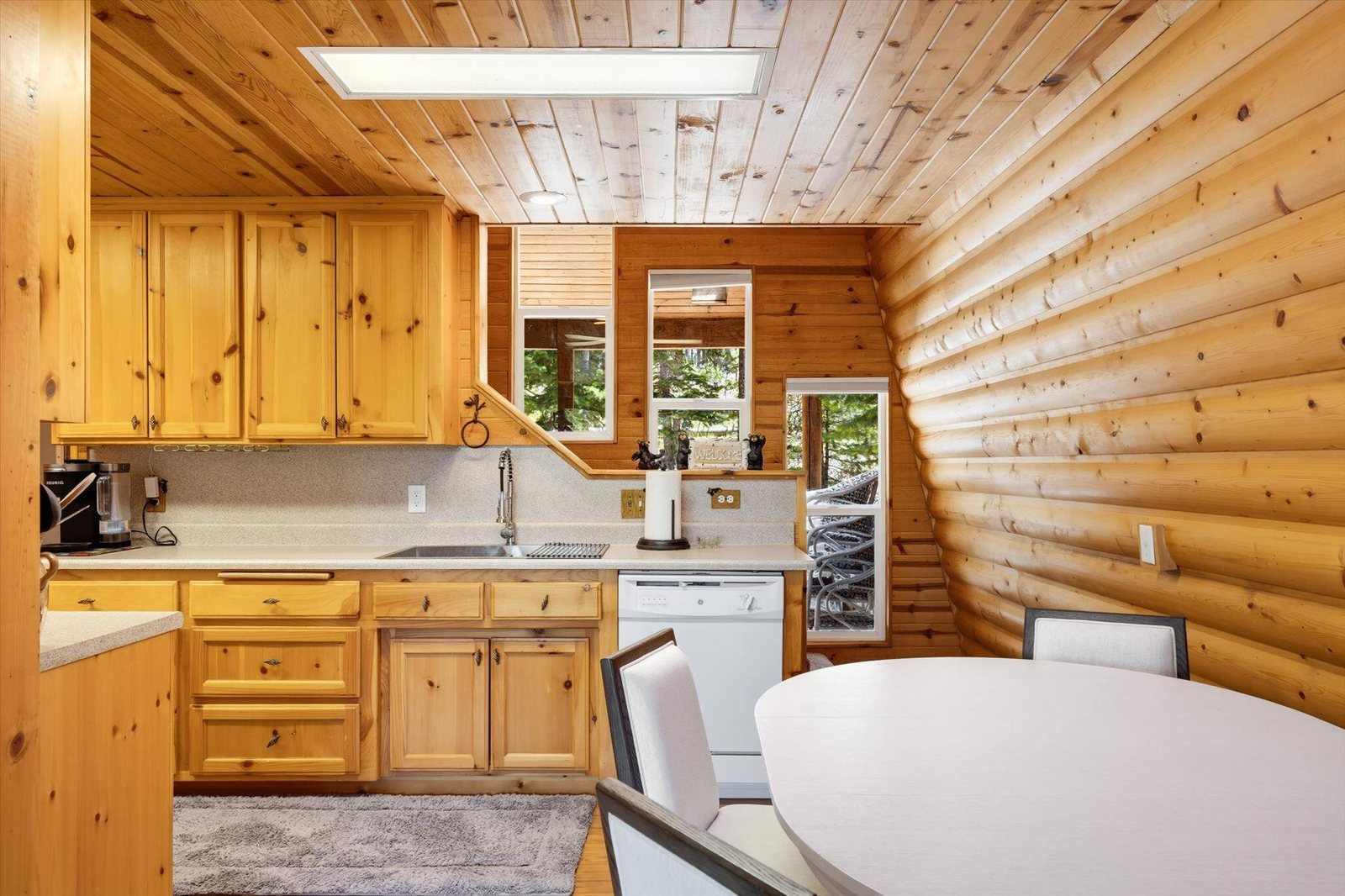 Warm, open great room — 570 N Skyline Cir, Duck Creek Village, UT 84762