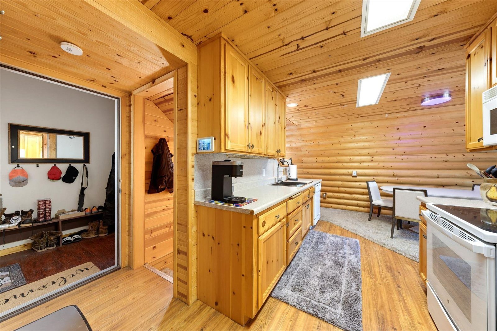 Ample cabinetry & counter space — 570 N Skyline Cir, Duck Creek Village, UT 84762