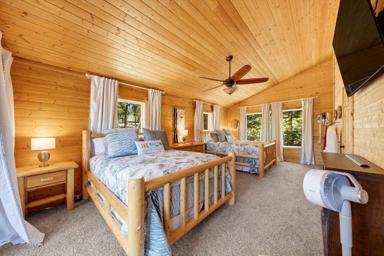 Comfortable bedroom retreat — 570 N Skyline Cir, Duck Creek Village, UT 84762