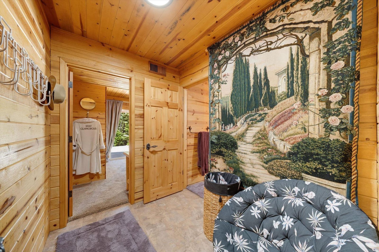 Full bathroom — 570 N Skyline Cir, Duck Creek Village, UT 84762